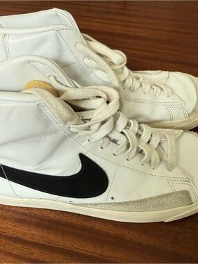 Nike White Sneakers with Black Swoosh Detail
